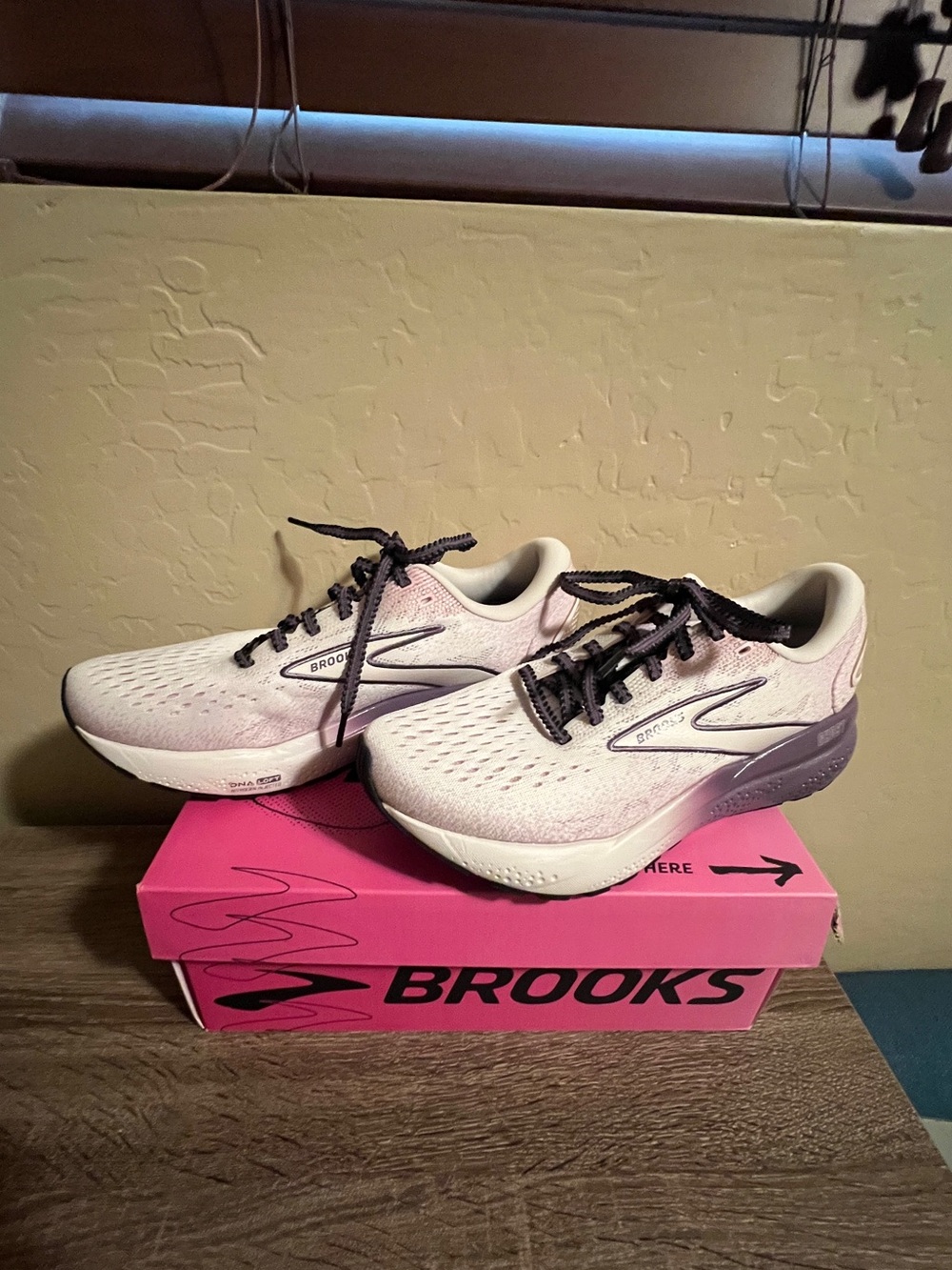 Brooks Ghost 16 Run Sneakers Empower Her Purple Lilac White Women’s 8.5 NIB - Picture 4 of 12
